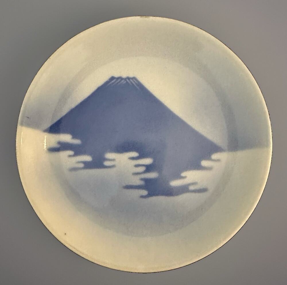 6 Fukagawa Seiji 27 Mt. Fuji Plate Arita Ware Salad Dessert 6 3/4” Wide Signed